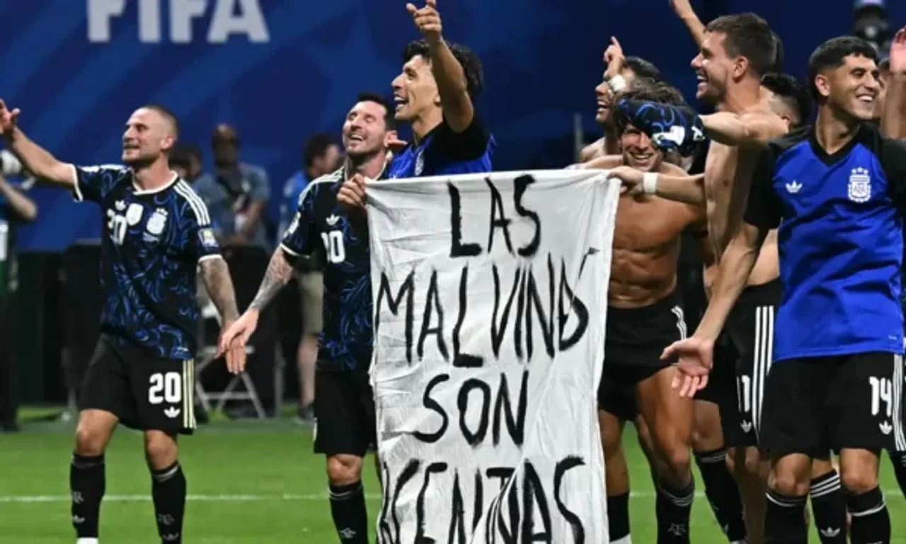 FIFA e mbron Argjentinën  rreth banerave për Ishujt Falkland