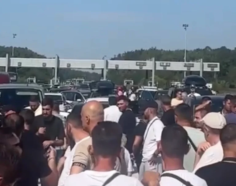 Nos han dejado sin agua y sin comida.Se han bloqueado exiliados en la frontera de Croacia.