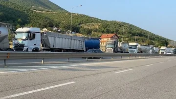 Temperaturat e larta: Kufizohet përkohësisht qarkullimi i automjeteve të rënda