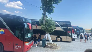 Pas disa orë të bllokuar, zhbllokohet zona kufitare Kroaci - Serbi - mërgimtarët nisën drejt vendlindjes
