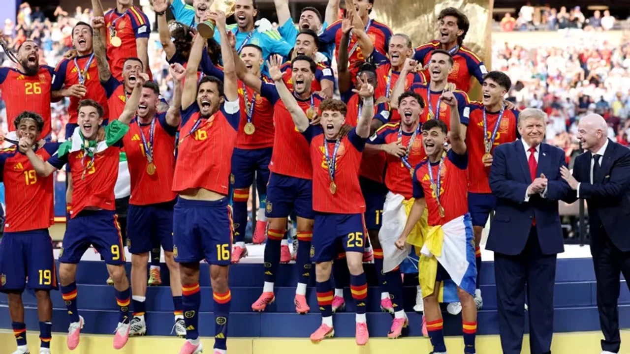 Lotët e Messit  medaljet dhe ngritja e trofeut nga Spanja   momentet e fundit të finales së Kupës së Botës