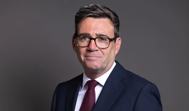 Andy Burnham merr detyrën si kryeministër i Britanisë