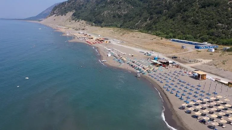 Shëngjin, nënë e bir rrezikojnë mbytjen, shpëtohen në momentin e fundit