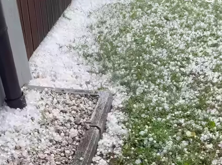 Gran granizo golpes Istog sx0