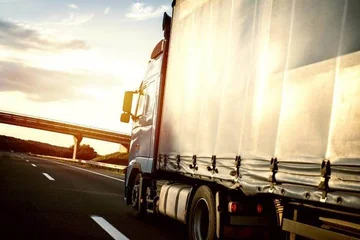 Es gibt Temperaturen, morgen gibt es keine Beschränkungen für den Transport von schweren Fahrzeugen