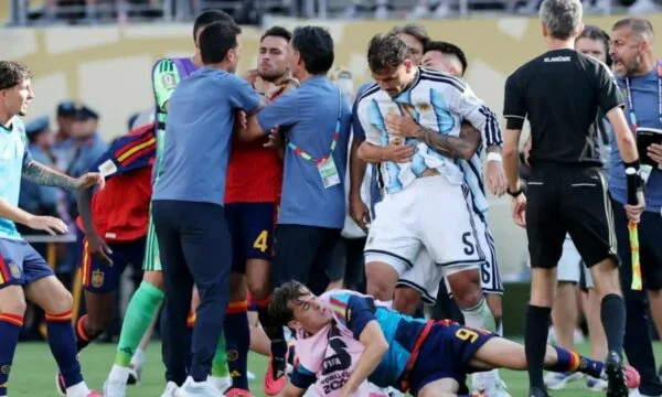 FIFA corrects the final report: Paredes was not expelled with two yellows, but risks new condemnation