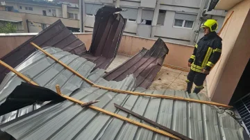 Stuhia me erëra të forta shkakton dëme në Rahovec, ekipet emergjente në terren