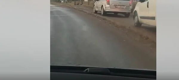 “Free road, but drivers choose the sidewalk (VIDEO)