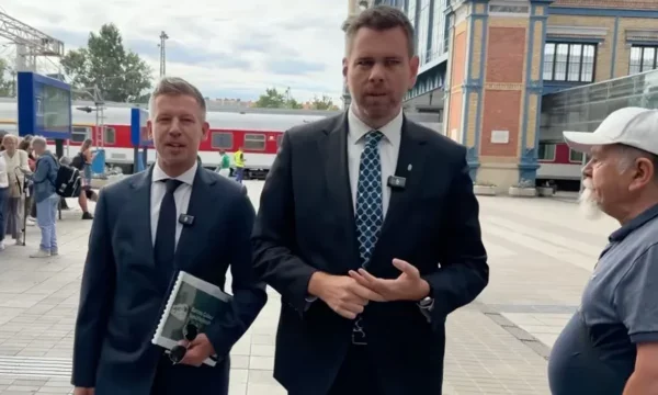 Un uomo sputa sul primo ministro ungherese, quindi torna a Magyar (VIDEO)