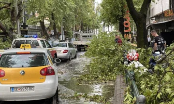 vue de la destruction de la tempête d'hier gauche à Skopje