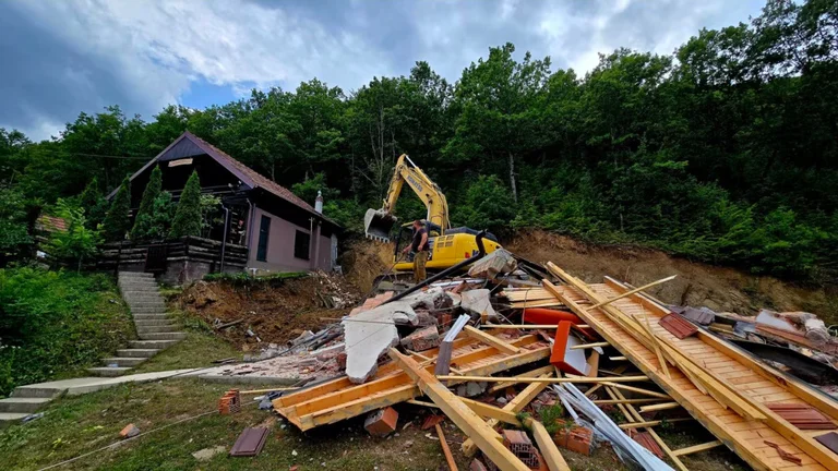 EU reacts sharply to government, wants to stop collapses at Weeman Lake immediately