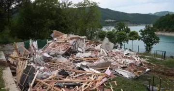 Bashkësia ndërkombëtare e "shqetësuar" me rrënimin e shtëpive buzë Ujmanit