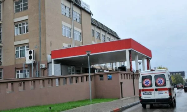 Sulmohet me thikë një shtetas i huaj në Prishtinë, përfundon në QKUK