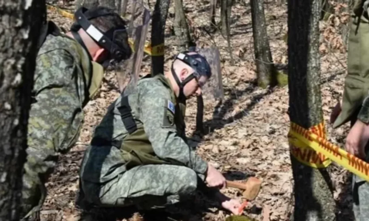 Gjenden pesë bomba dore në Junik  asgjësohen nga ekipet e deminimit