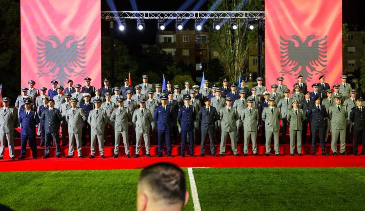  Ushtritë shqiptare   10 oficerë të FSK së diplomojnë në Akademinë e Forcave të Armatosura të Shqipërisë