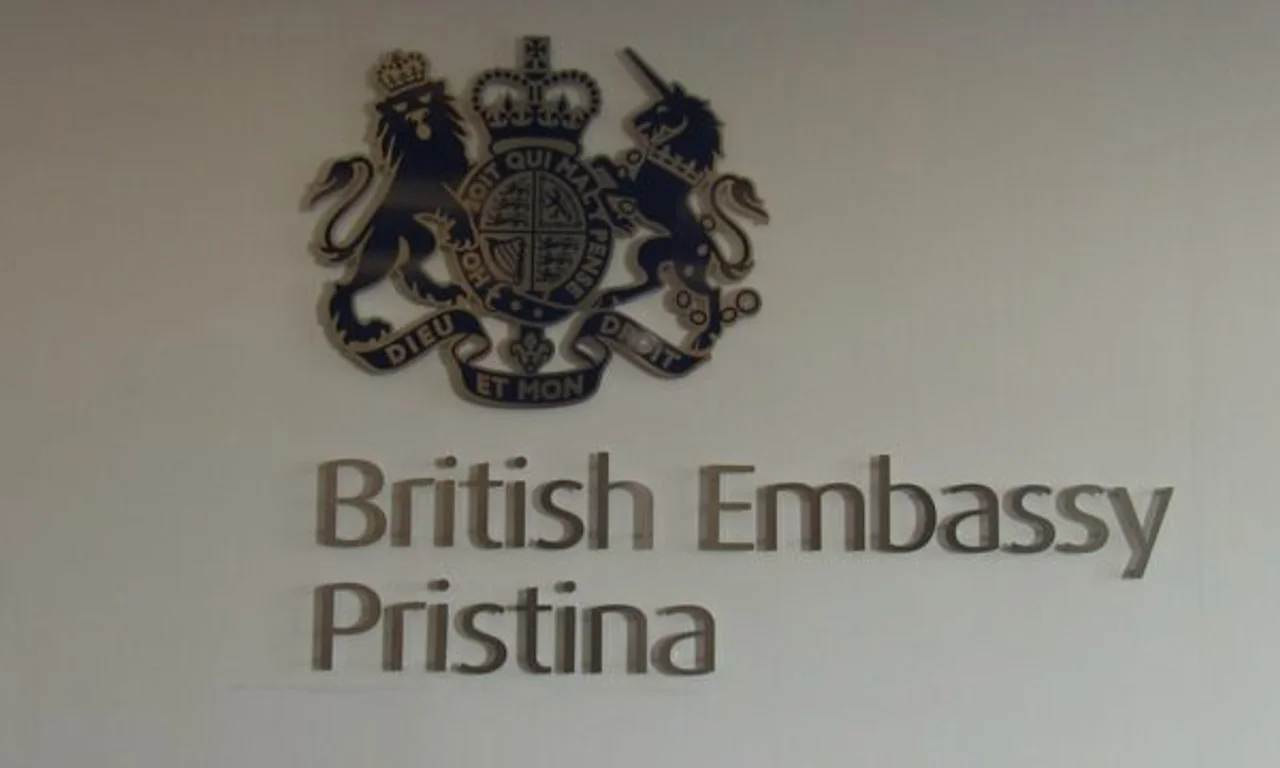 Ambasada britanike kërkon riintegrim të serbëve në sistemin e drejtësisë  Jemi të shqetësuar nga zhvillimet e kësaj jave