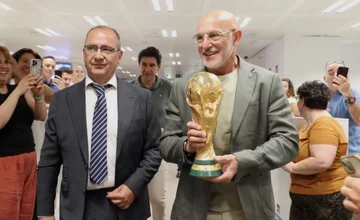 De la Fuente : Je n'ai pas revu la finale, mais nous étions bien mieux que notre adversaire.