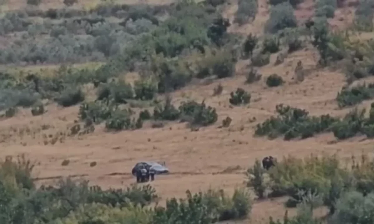 I mbyllur në veturë vijon të rezistojë  i dyshuari për vrasjen e vjehrrit nuk bindet nga RENEA  pozicionohen në terren snajperistët