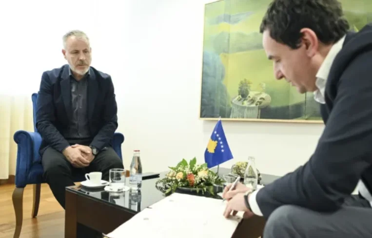 Bisedat në Viber, Buzhala thotë se Lule Gjeli kishte komunikim me zëvendësministrin e VV-së, Avni Zogianin