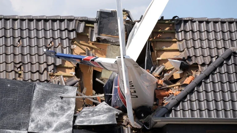 L'avion frappe une maison de famille en Allemagne, deux personnes perdent la vie