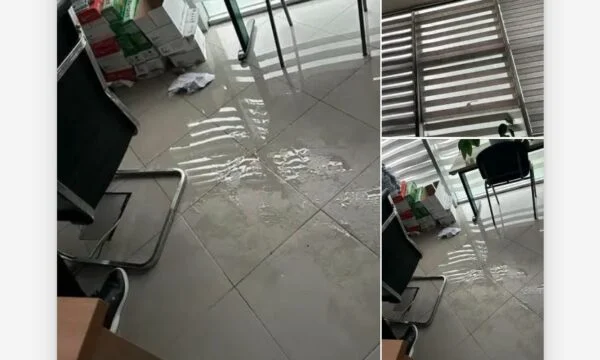 Reshjet e shiut shkaktojnë dëme në ndërtesën e re të Komunës së Vitisë