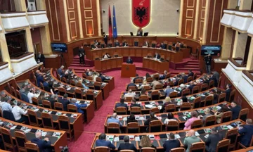 I prestiti militari statunitensi scintillano il dibattito al Parlamento albanese