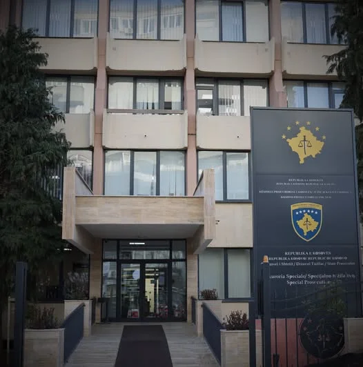Fiscal Especial anuncia la prohibición de dos sospechosos de crímenes de guerra serbios en Kosovo