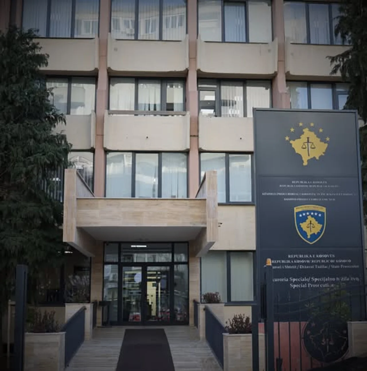 Prokuroria Speciale njofton se ka urdhëruar ndalimin e dy serbëve të dyshuar për krime lufte në Kosovë