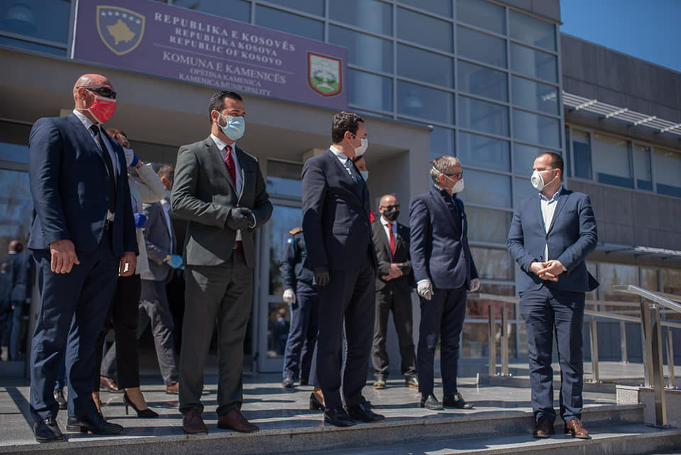 Kurti: Të izolohemi e vetëmbrohemi, mos ta sjellim punën te respiratorët