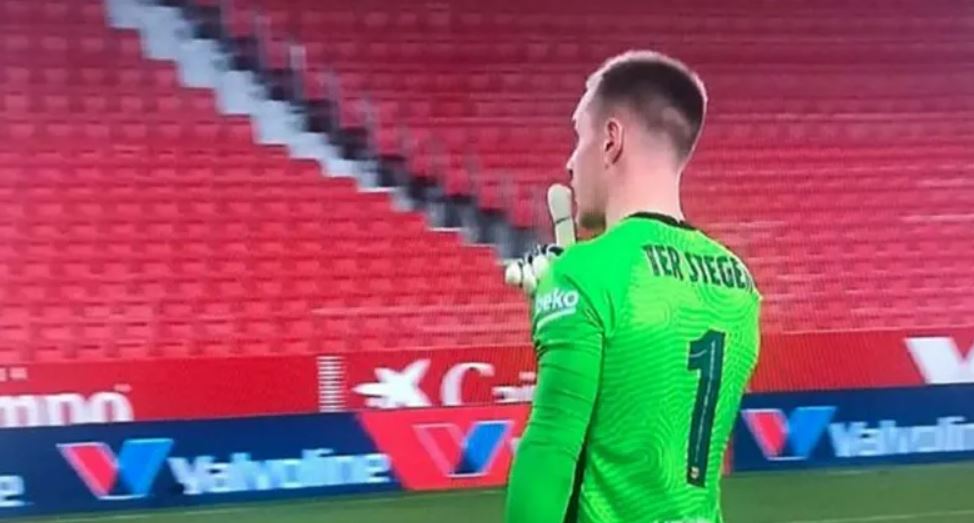 Ter Stegen i zemëruar, mbledhësve të topave iu drejtohet me ‘mbylleni gojën’