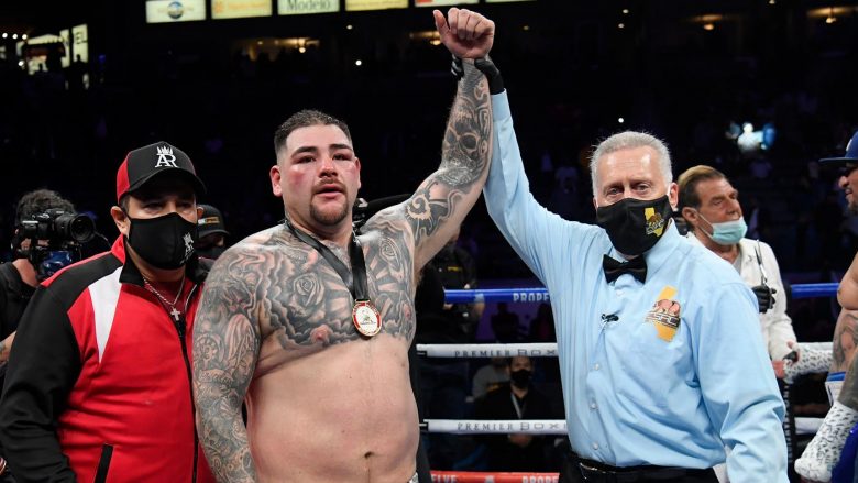 Andy Ruiz rikthehet në boks me fitore, triumfon ndaj Chris Arreola