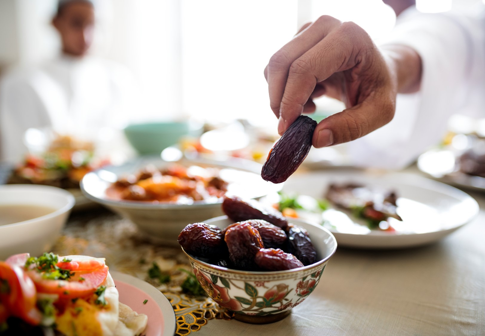 Çfarë të hani dhe çfarë të shmangni gjatë muajit Ramazan