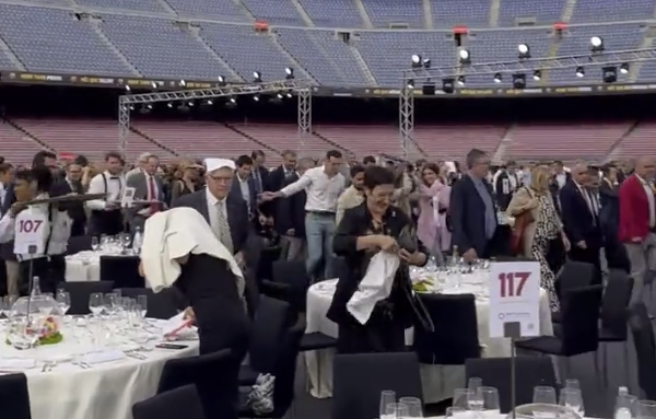 E keni parë videon kur shiu ia prishi dasmën një personi në stadiumin ‘Camp Nou’