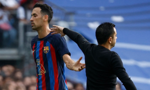 Busquets drejt largimit, Barcelona e dëshiron mesfushorin e Chelseat