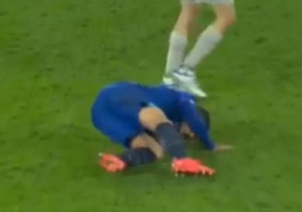 Pamjet të rënda – Momenti në video kur Thiago Silva lëndoi qafën keq në takimin ndaj Salzburgut