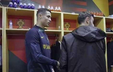 LAJMI I FUNDIT: Ronaldo u hoq nga grupi i lojtarëve të United në ‘WhatsApp’