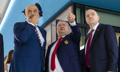 Presidenti i FIFA-së nga Katari kujton momentin kur Shqipëria ndihmoi refugjatët afgan