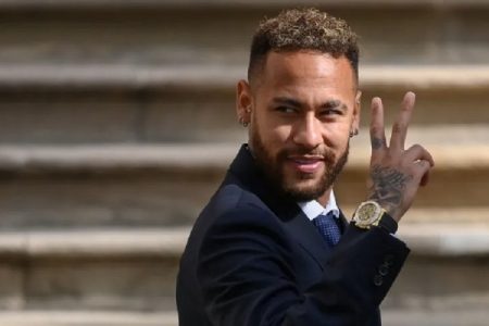 Neymar lirohet nga akuzat për mashtrim