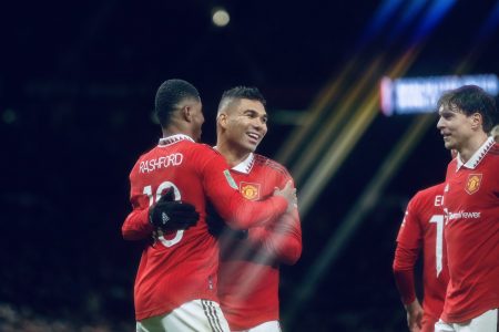 Manchester United triumfon ndaj Burnley, kalon në raundin tjetër të EFL Cup