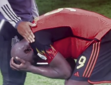 Lukaku shpërthen në lot pas eliminimit të Belgjikës, i kishte katër raste të arta për shënim