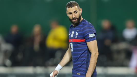 Benzema motivon bashkëlojtarët: Edhe dy ndeshje të tjera, unë ju ndjek gjithmonë