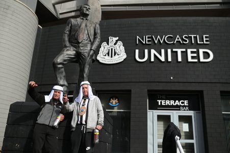 Newcastle United këkon me çdo kusht sulmuesin e Barcelonës