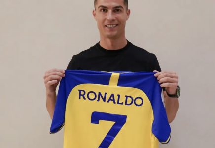 Mediat ndërkombëtare raportojnë: Nuk pranoi të ia jep numrin 7 Ronaldos, klubi arab ia shkëput kontratën këtij futbollisti