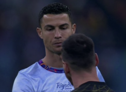 Momenti në video kur Ronaldo dhe Messi përshëndeten para ndeshjes