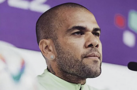 Avokatët e Dani Alves thonë se videot tregojnë se lojtari nuk bëri asnjë veprim në raport me 23 vjeçaren