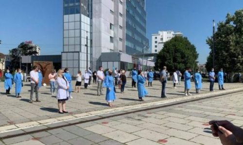 Studentët e infermierisë: Paga më të larta ose do të largohemi nga Kosova pas përfundimit të studimeve