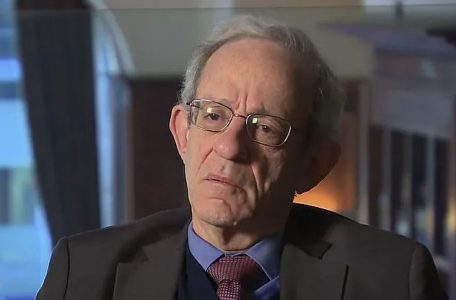 Serwer: Vuçiq e pengon dialogun me Kosovën, ai bën ndërhyrje edhe në Mal të Zi e BeH