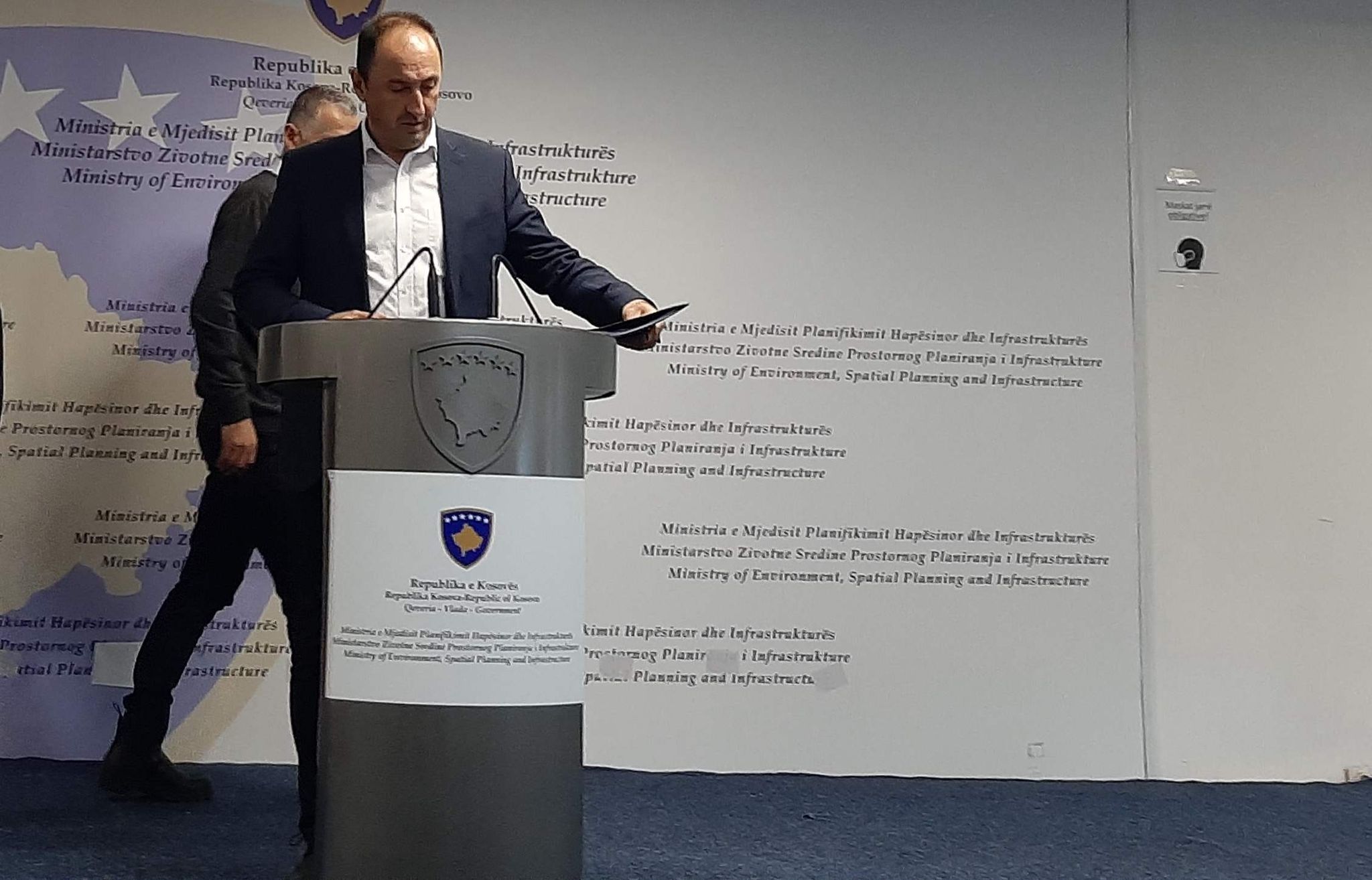 Ministria e Liburn Aliut shkel edhe një institucion, konfirmohet lidhja e kontratave të paligjshme për rrugën Prishtinë-Podujevë