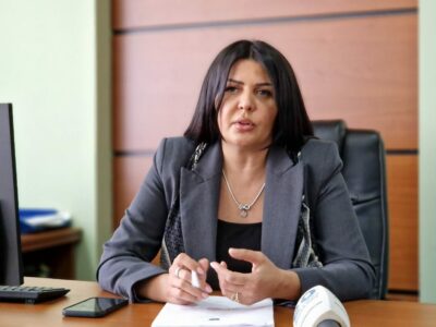 Deputetja Krasniqi: Kurti dhe Bislimi do të mbahen në mend si qeverisja e  mashtrimit dhe sanksioneve