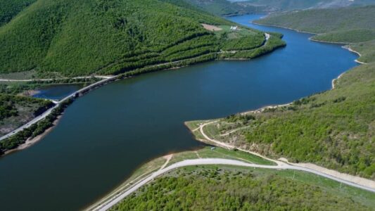 Uji i Badocit s’duhet të pihet edhe nëse vlohet – situata me mangan vazhdon edhe për së paku dy javë